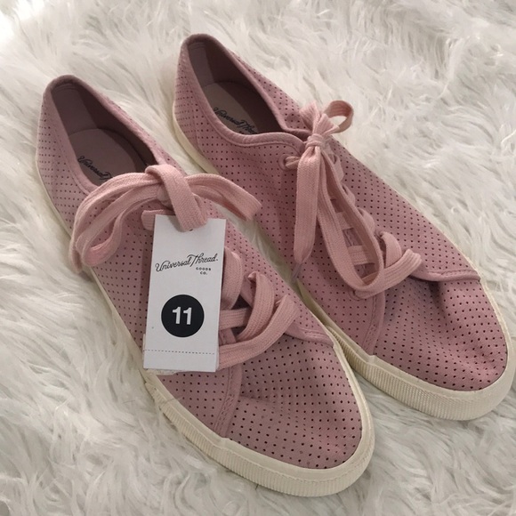 New! Universal Thread - Picture 1 of 8